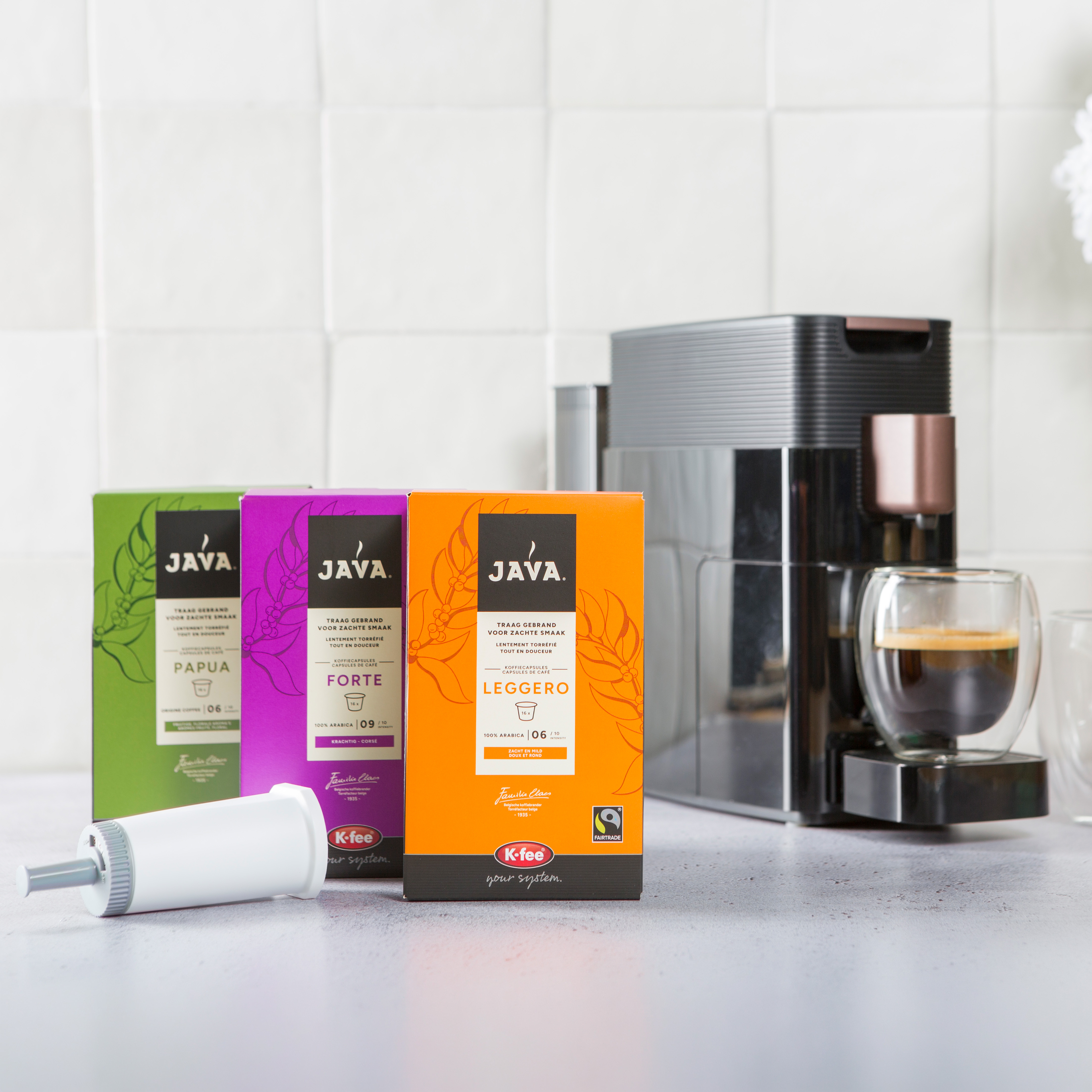 koffiebonen, koppen koffie, espresso, koffiezetapparaat, koffie capsules