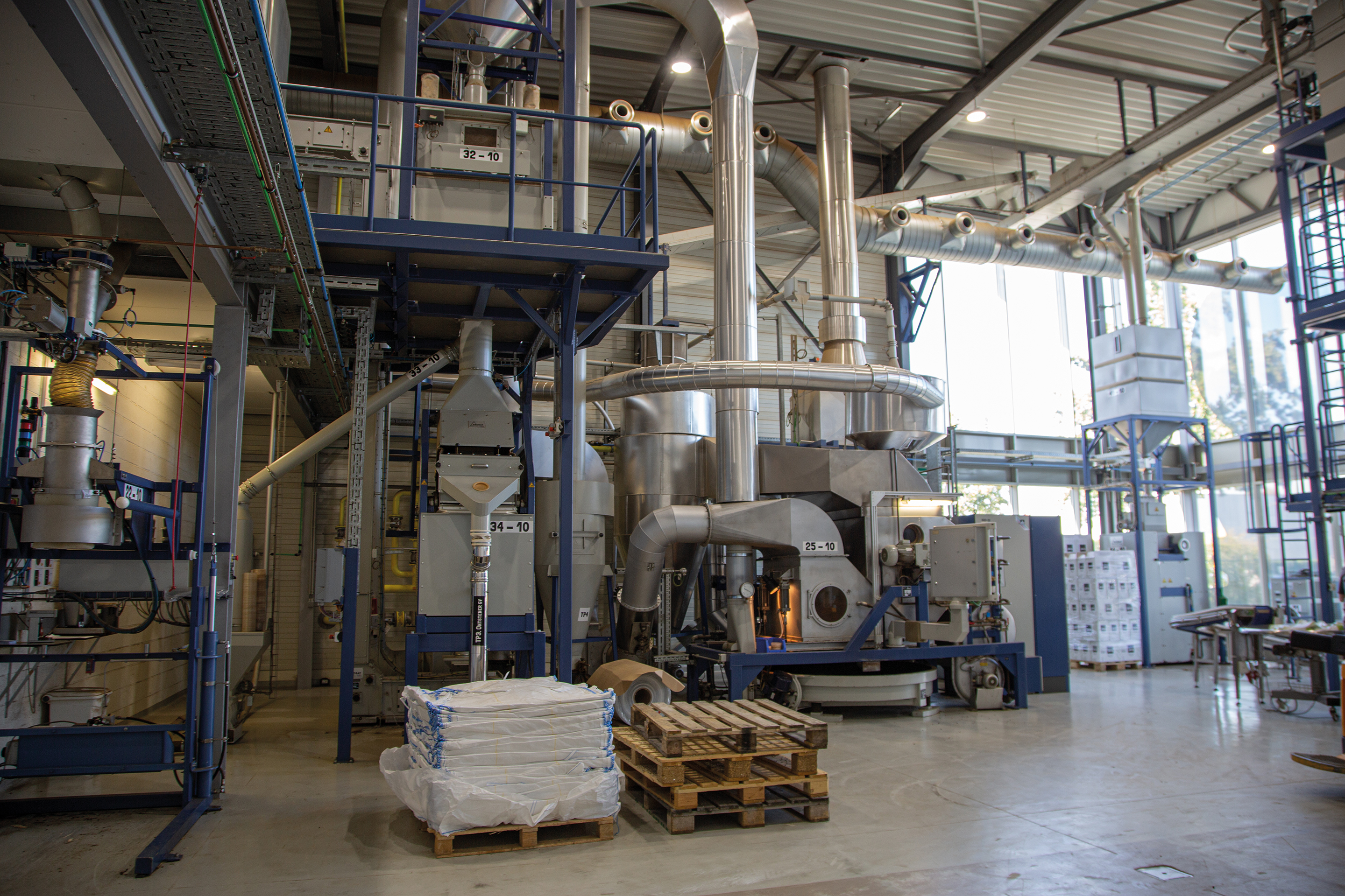 industriële machine, verwerkingsinstallatie, roestvrij staal, draagconstructie, palletten