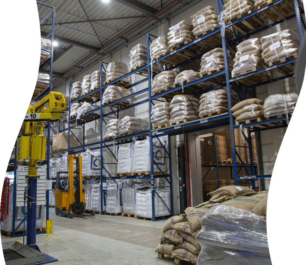 Opslag van jute zakken en big bags groene koffie
